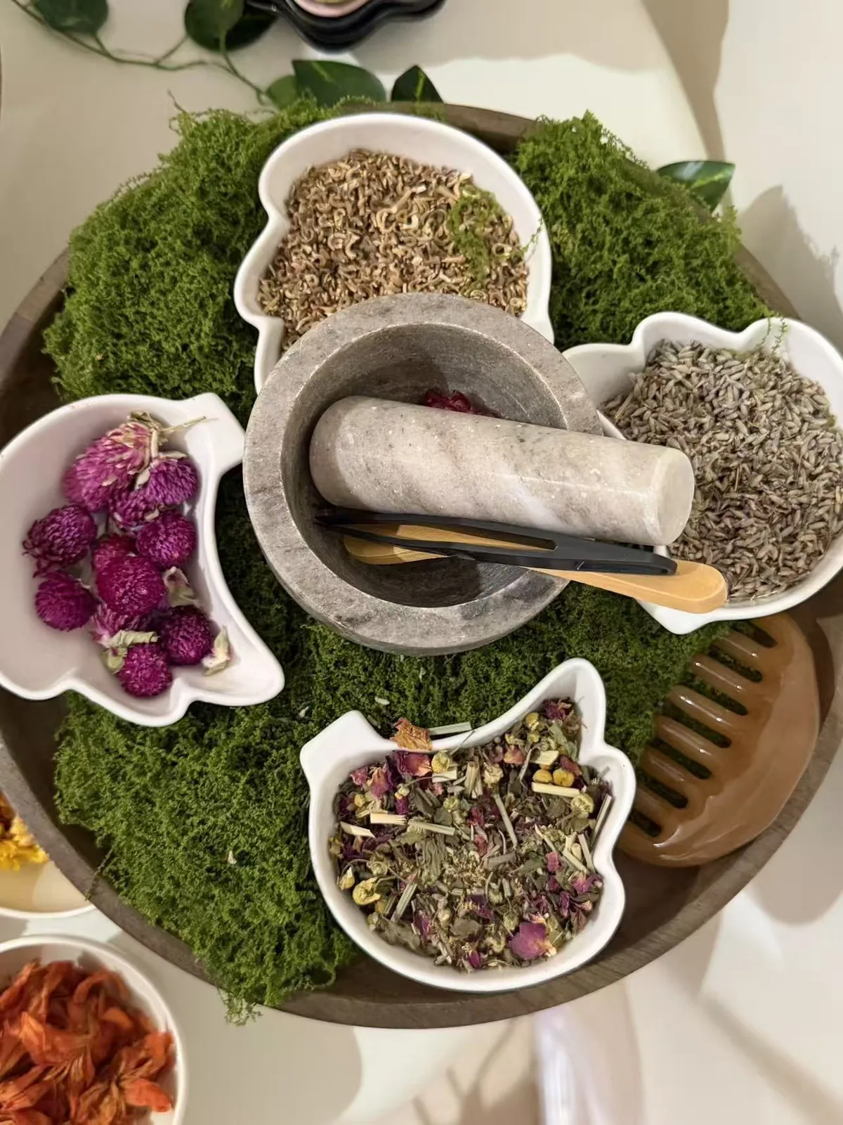 Herbal scalp blends in bowls with a stone mortar at Jinyue Head Spa